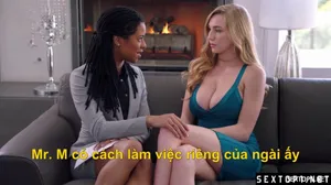 Người phụ nữ trẻ gợi cảm hét lên