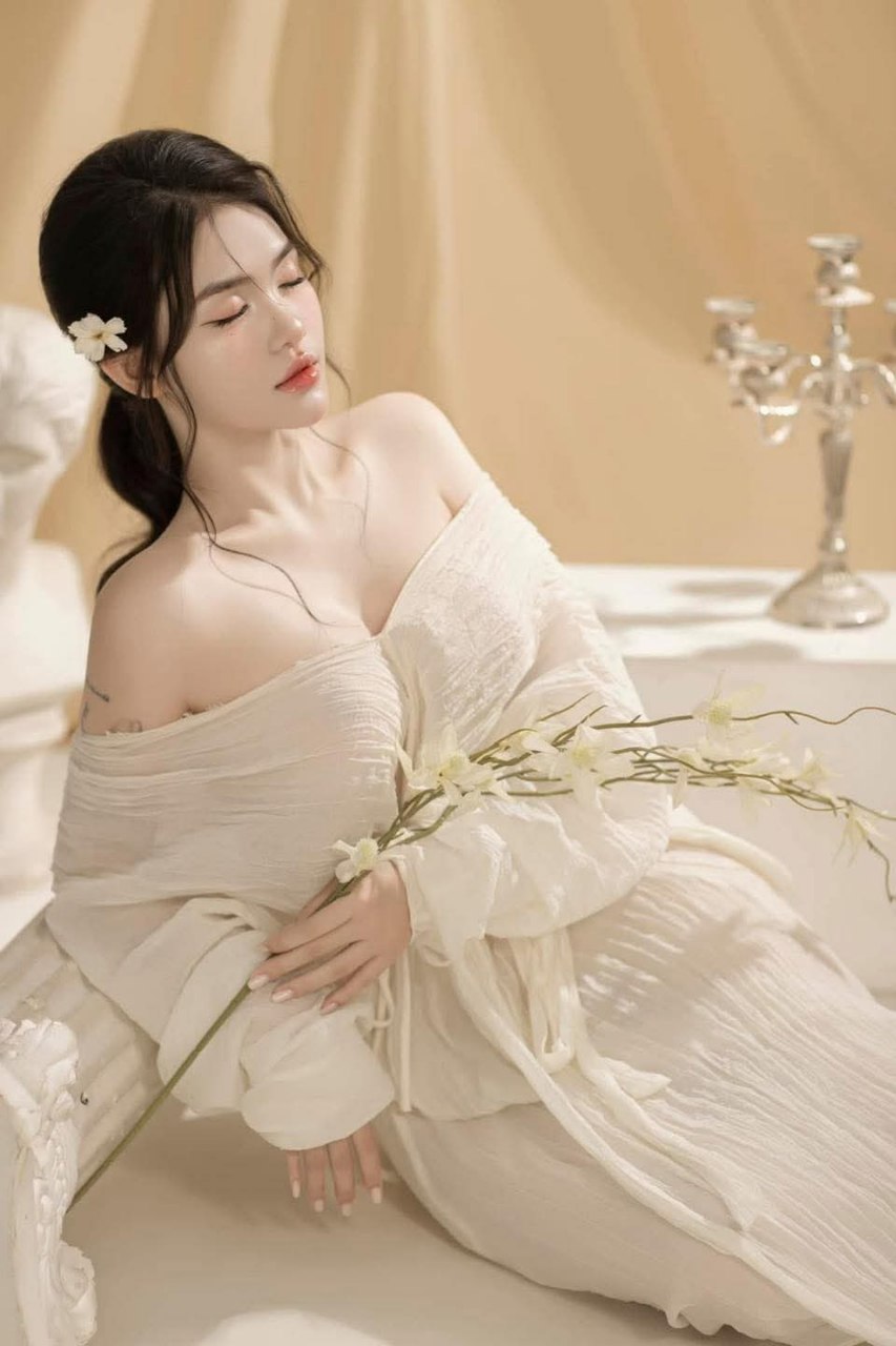 Chào buổi sáng cùng cái lồn mọng nước của bạn gái dâm